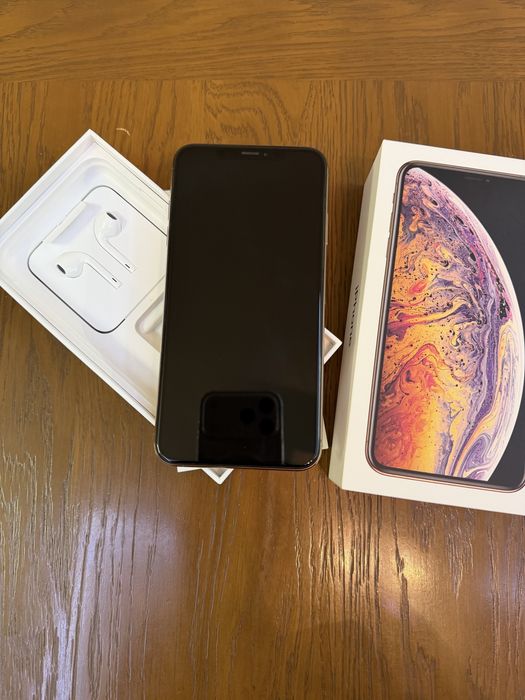 Продам iPhone XS max