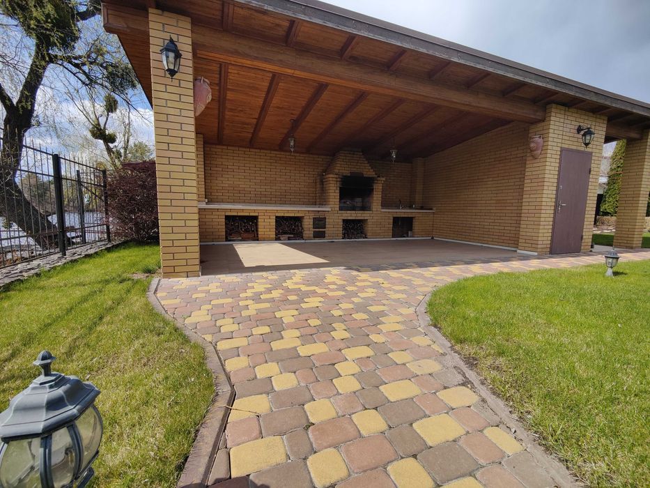 Продаж сучасного заміського будинку з виходом до річки Вільшанка!