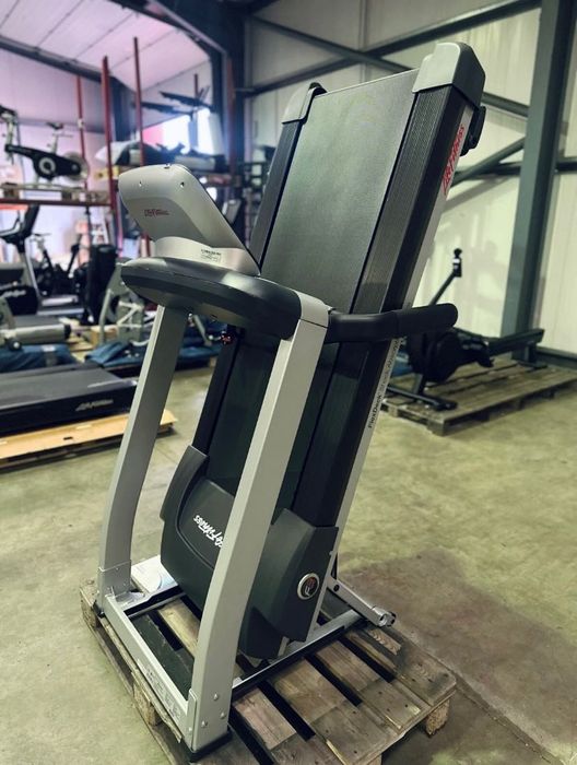 Бігова доріжка Life Fitness F3 / Track Connect