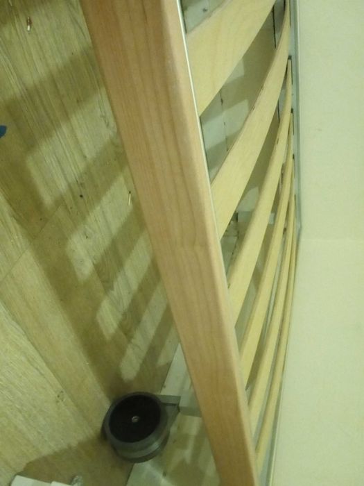 Cama estrado com rodas