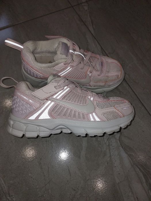 Оригінальні кросівки Nike zoom vomero 5 в ідеальному стані