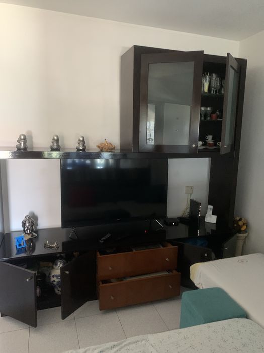 Conjunto de sala movel tv mais mesa e 4 cadeiras