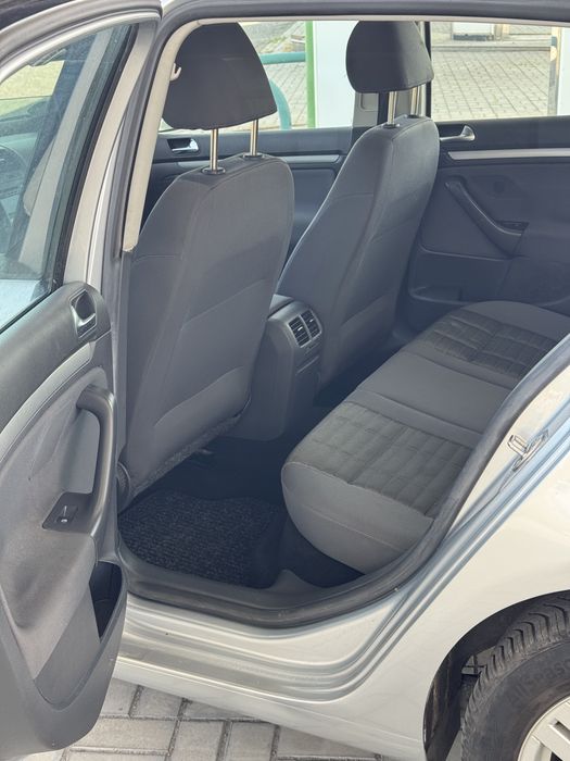 Свіжопригнанний VW GOLF 5 1.6 MPI з Німеччини