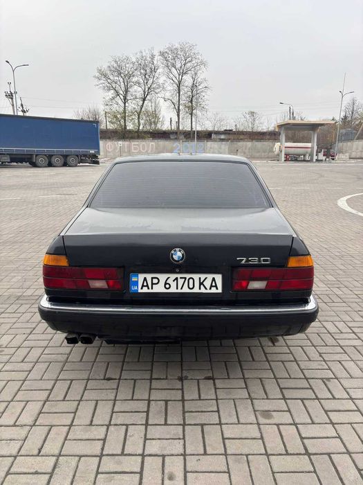 Продам БМВ е32 легенда