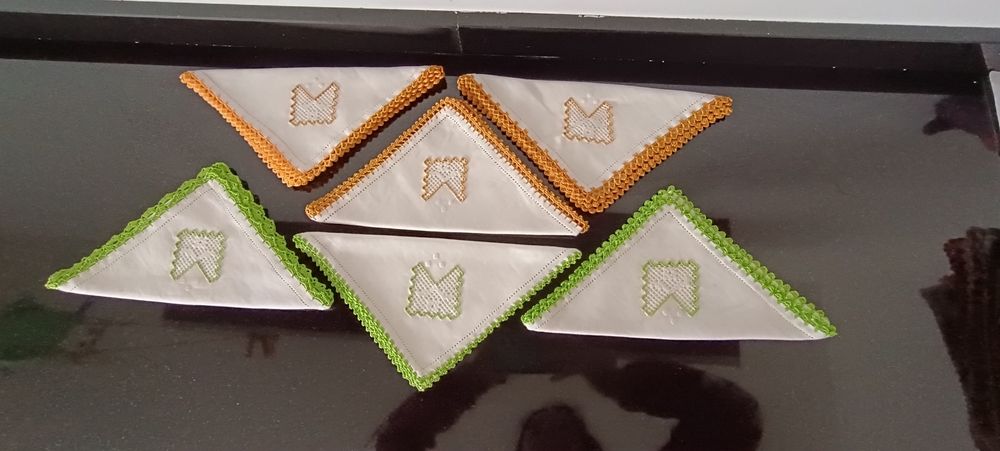 6 guardanapos bordados crochê