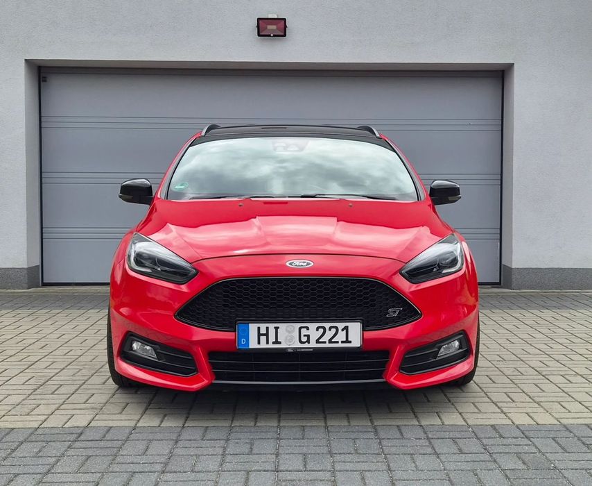 Ford Focus Ford Focus ST Performance Lift 2017 benzyna 250km 143 tkm RED RACE