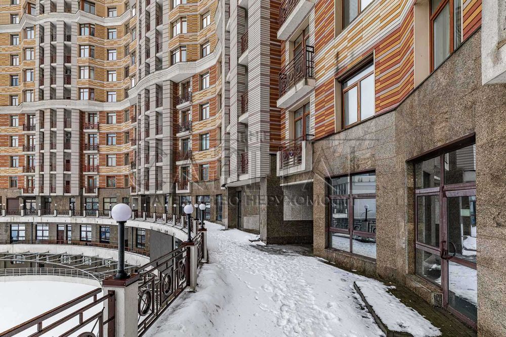 Продаж комерції фасад 684 м² | Богдана Хмельницького | Центр