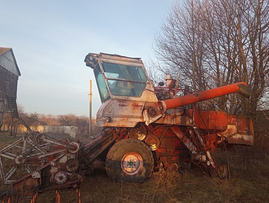 Комбайн   "Нива"