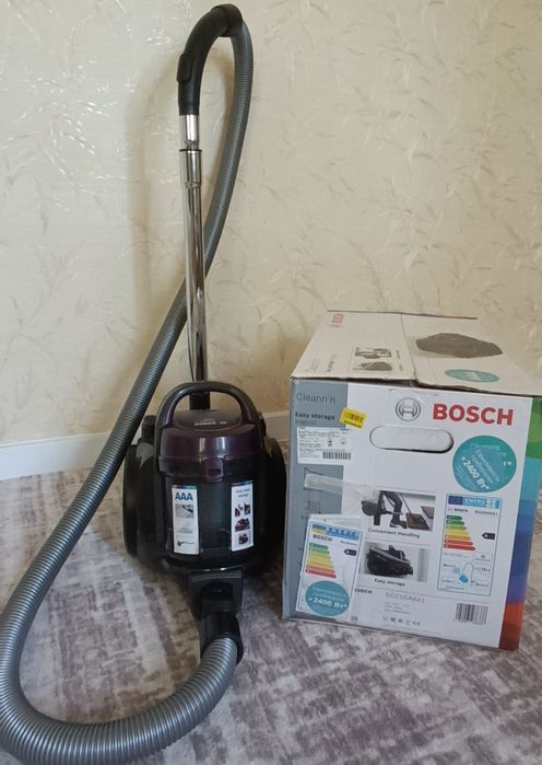 Безмішковий пилосос Bosch BGC05AAA1 Cleann'n у повному комплекті