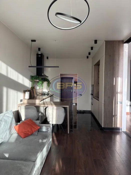 Простора квартира 67 м² у ЖК «Олімпійський» з видом на парк