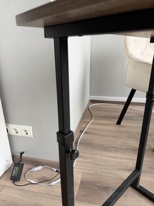 Стіл для ноутбуду