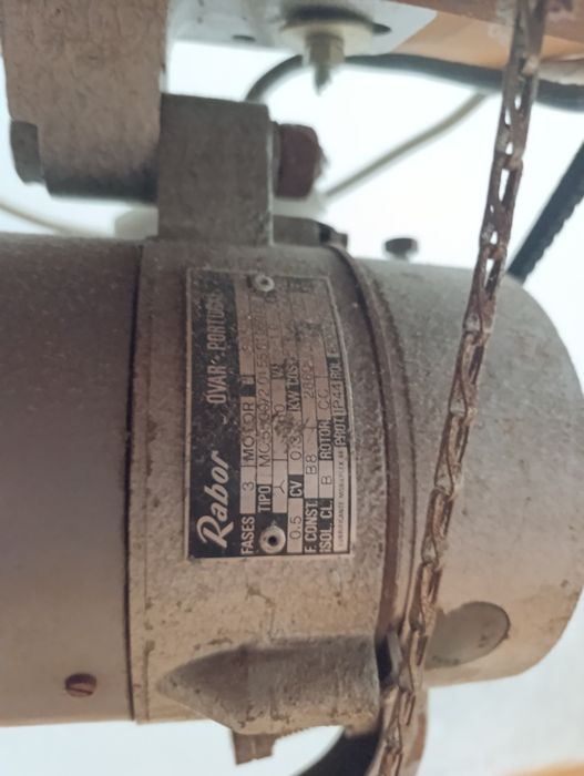 Maquina Cose e corte industrial