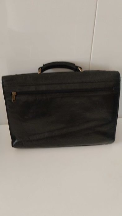 Mala em pele preta para homem como nova marca BUGATY original 25 euros