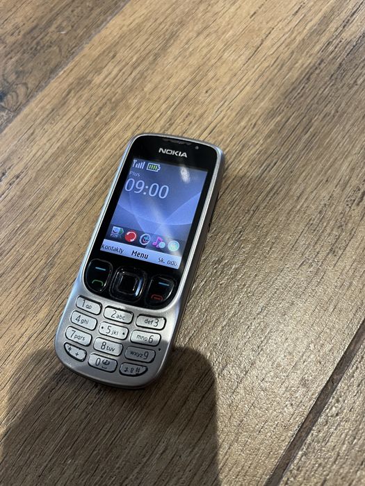 Zabytkowa Nokia 6303ci