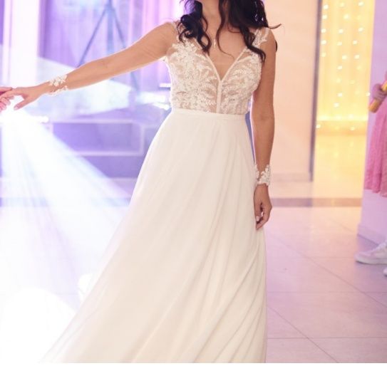 Suknia ślubna - z lekkimi rękawami