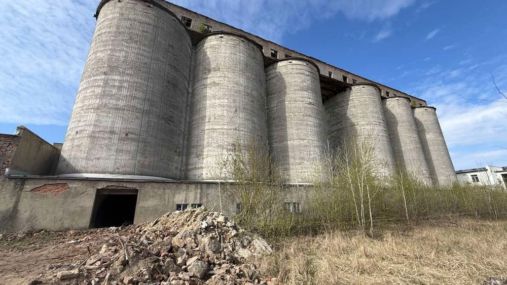 ПРОДАЖ : Майновий комплекс 4000м2 з ЖД гілкою залізниця та силосами в м. Вінниця