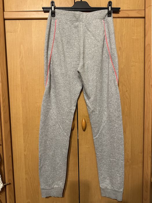 Спортивный трикотажный костюм Adidas серого цвета  на 13-14 лет