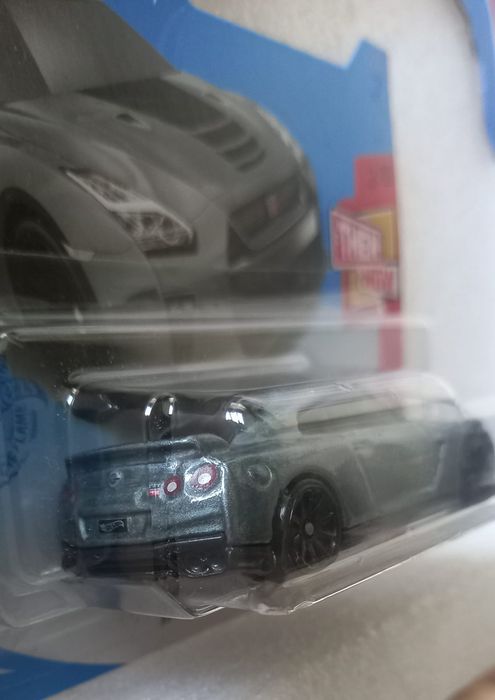 17 Nissan GT-R R35 hot wheels