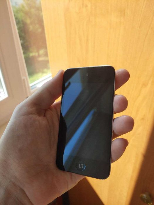 Ipod Touch 4 32Gb бывший в употреблении.  Хорошее состояние.