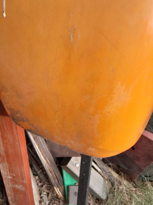 Kosz na śmieci pomarańczowyMateriał: tworzywo sztuczne,