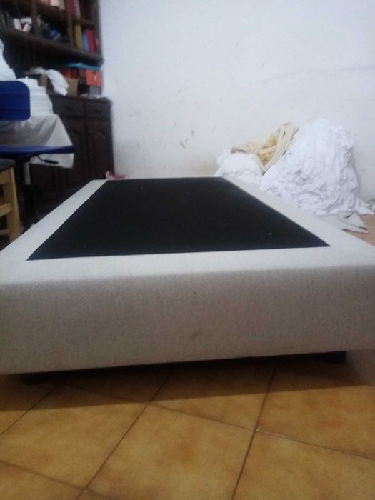 Vendo cama de solteiro com colchão