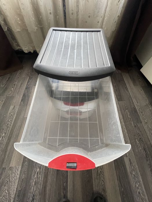 Полиця пластикова для речей