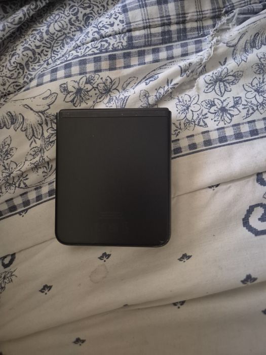 Tenho para venda este samsung z flip3