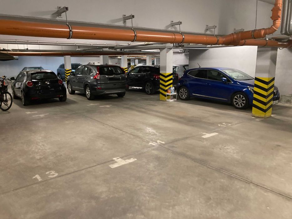 8 miejsc parkingowych w garażu podziemnym - ul. Żwirki i Wigury 14-18