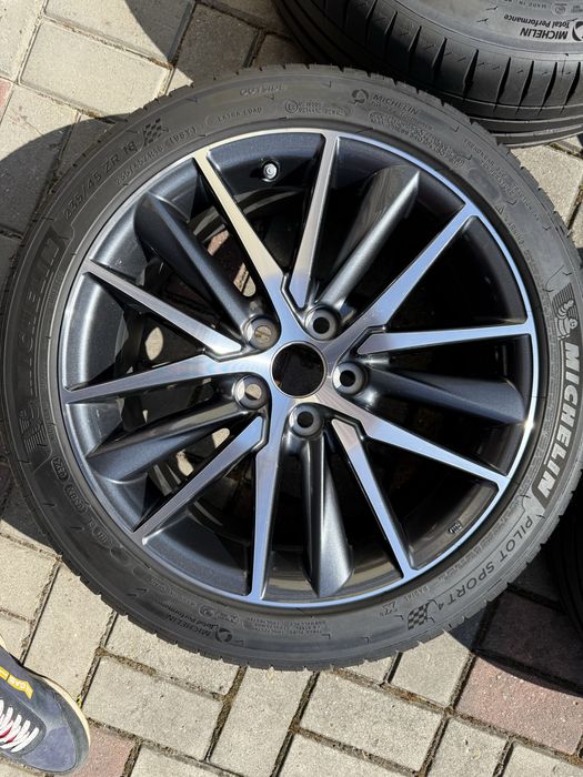 Комплект оригінальних дисків Toyota Camry V70