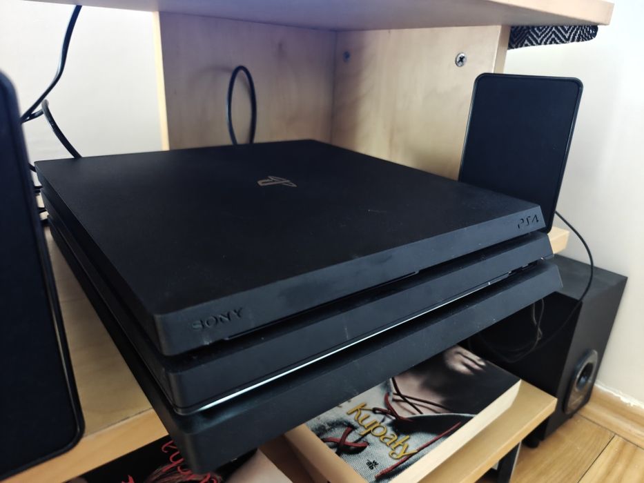 PS4 pro 1Tb + pad