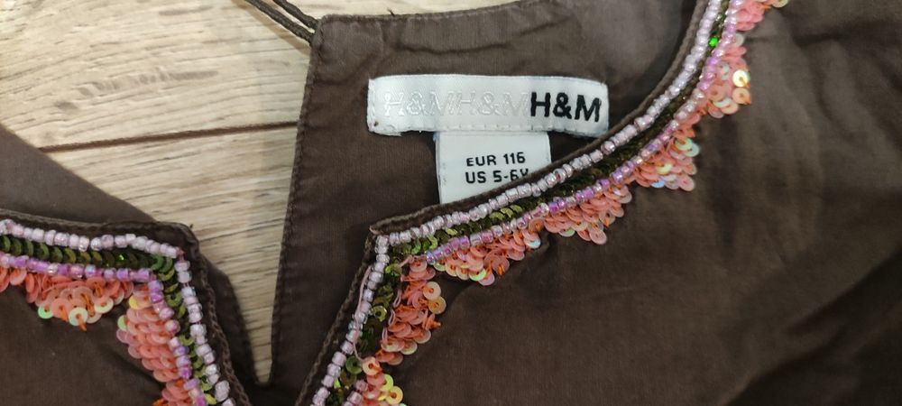 Bluzki eleganckie rozmiar 116-122 na 5 do 7 lat

Stan bardzo dobry