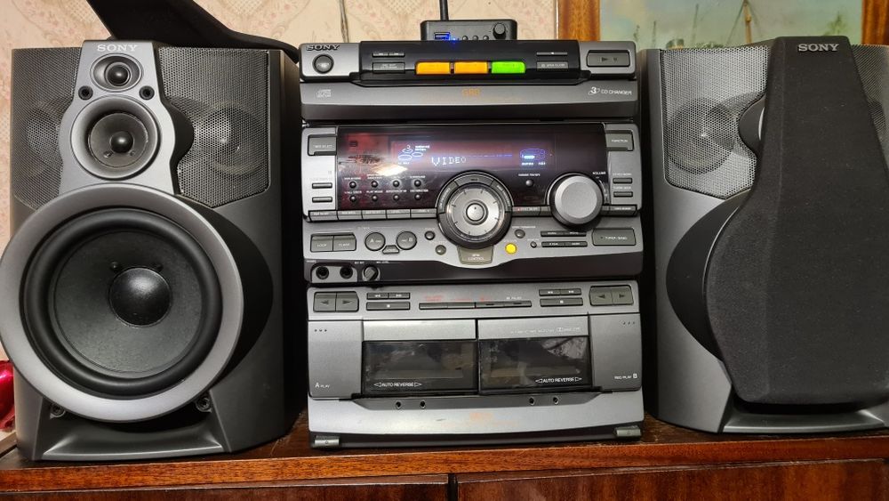 Продам музыкальный центр Sony GR-8 / RX 90