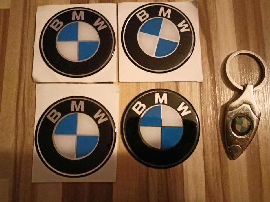 bryloczek z naklejkami na kapsle bmw
