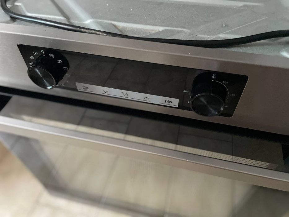 Forno de encastrar Hisense – AVARIADO (para peças ou reparação)