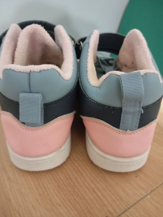 Buty na jesień dla dziewczynki r. 34