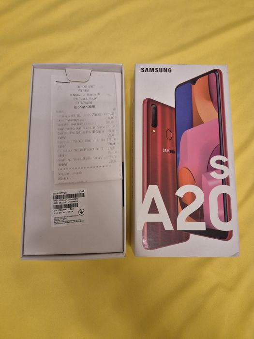 Телефон Samsung Galaxy A20s червоного кольору