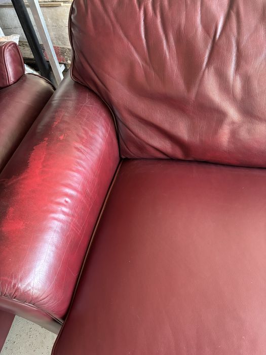 Sofá em pele com 2 metros x 95 cm