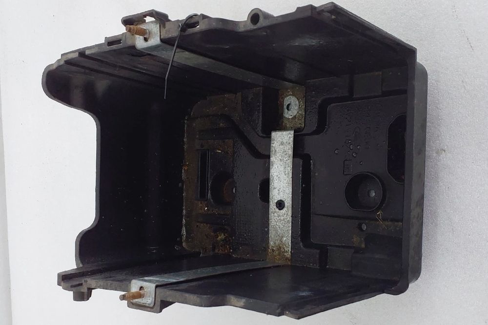 Base / caixa da bateria FORD Fiesta VI (CB1, CCN)