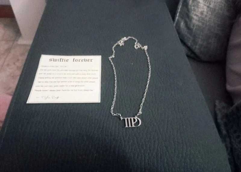 Colar Taylor Swift Prateado - TTPD