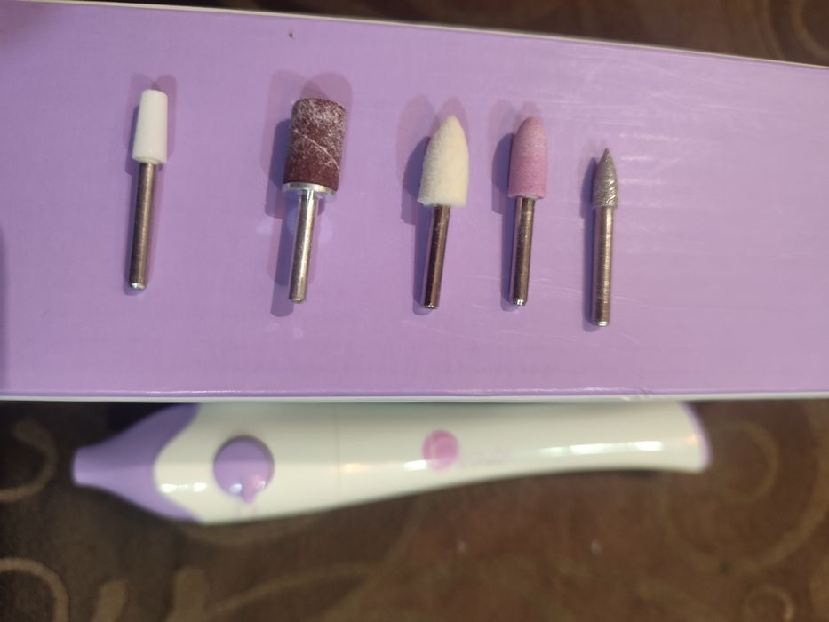 Conjunto elétrico de cuidado de unhas Avon Beauty Essentials