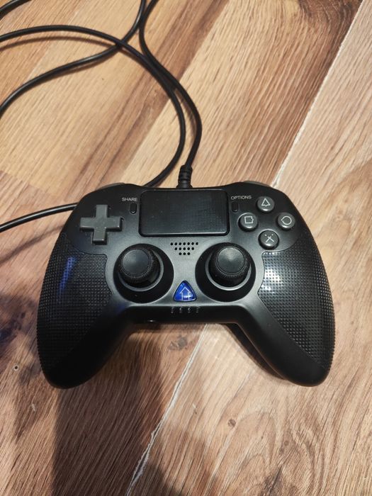 Pad do PlayStation 4 i PC