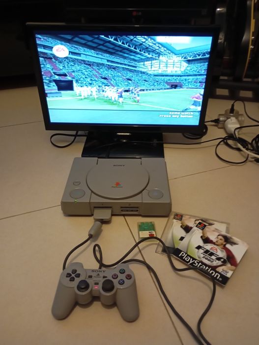 Ps1 com fifa 2002 cartão memoria e comando