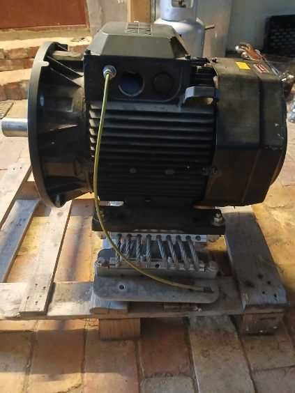 Sprzedam  silnik elektryczny 3 fazowy