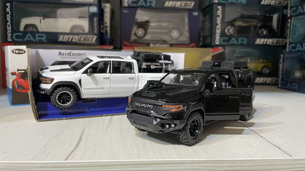Нова машинка Dodge Ram 1500 іграшка металева модель авто в колекцію