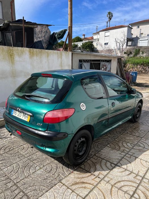 Peugeot 206, ano 98. Gasolina