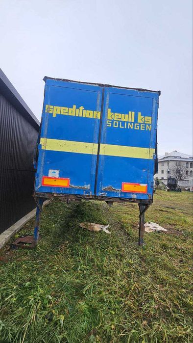 напівпричіп, причіп для перевезення вантажів