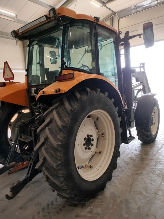 Ciągniki Renault Ares 610RZ z ladowaczem