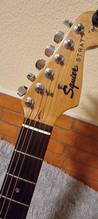 Squier by Fender