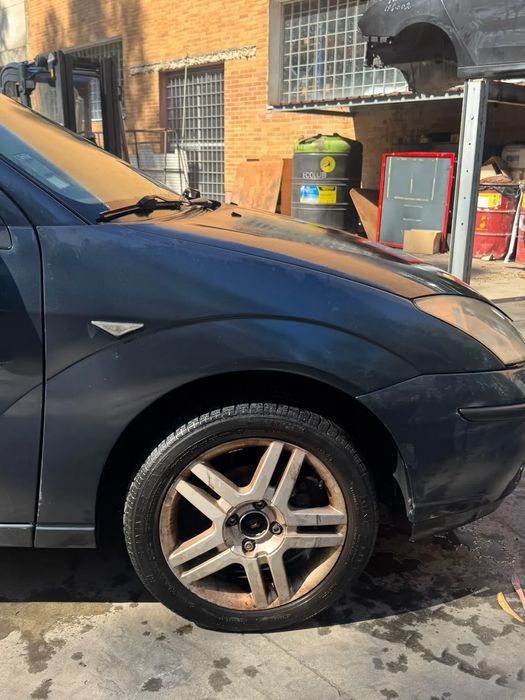 Guarda-lamas direito FORD Focus I Carrinha (DNW)