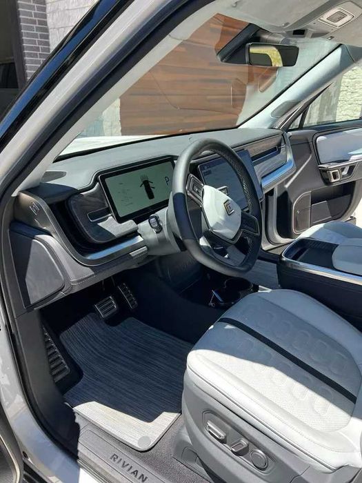 2023 Rivian R1S Adventure